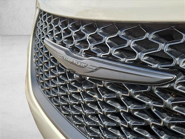Used 2021 Chrysler Pacifica Touring FWD image 30