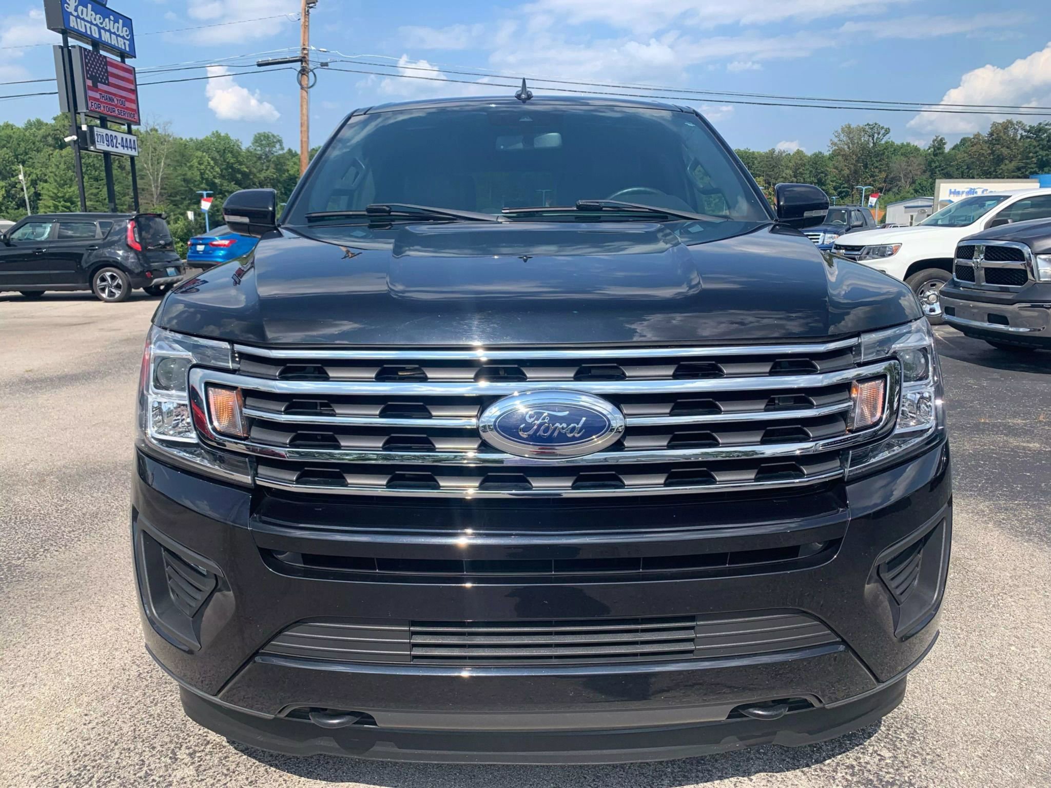Used 2021 Ford Expedition XLT image 2