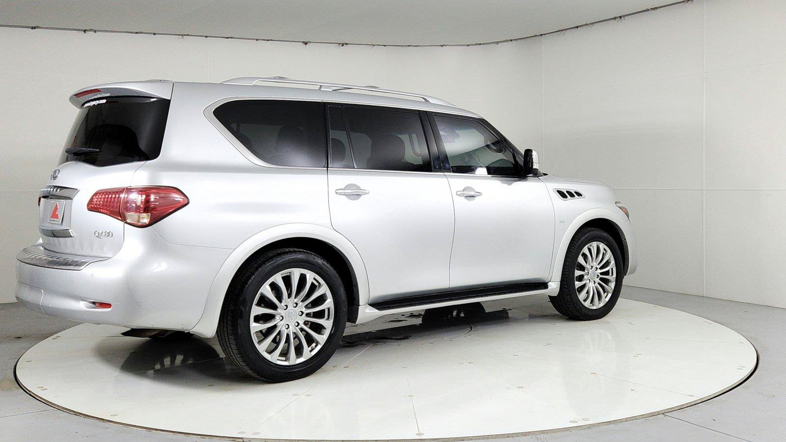 Used 2016 INFINITI QX80 4WD w/ Deluxe Technology Package image 3