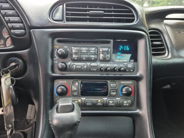 Used 2004 Chevrolet Corvette Coupe RWD image 15