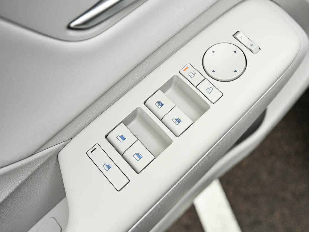 New 2026 Hyundai Kona SEL Premium image 16