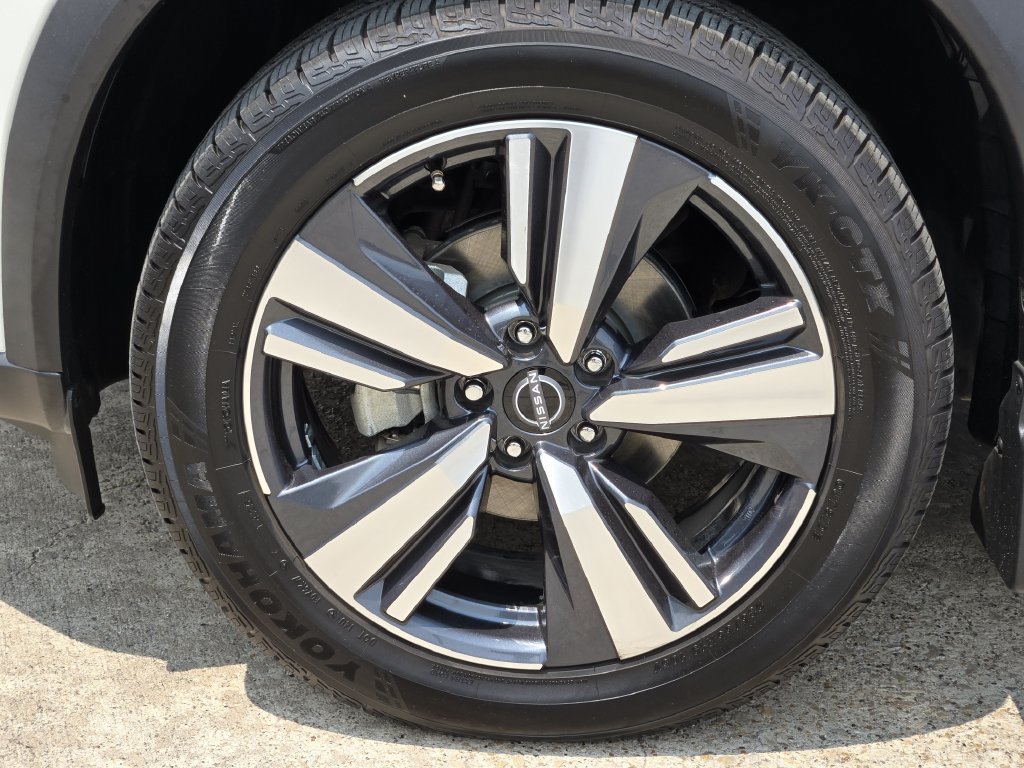 Used 2023 Nissan Rogue SL w/ SL Premium Package FWD image 16