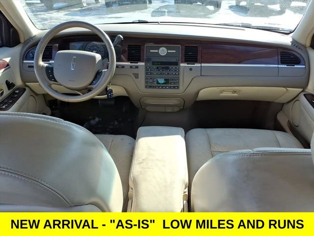 Used 2005 Lincoln Town Car Signature image 4