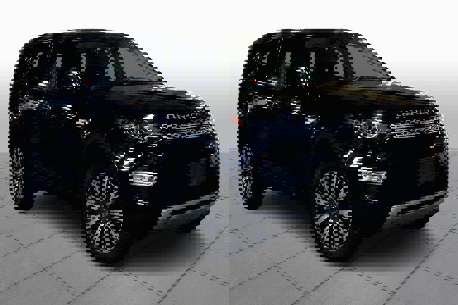 Used 2017 Land Rover Discovery Sport HSE Luxury image 2