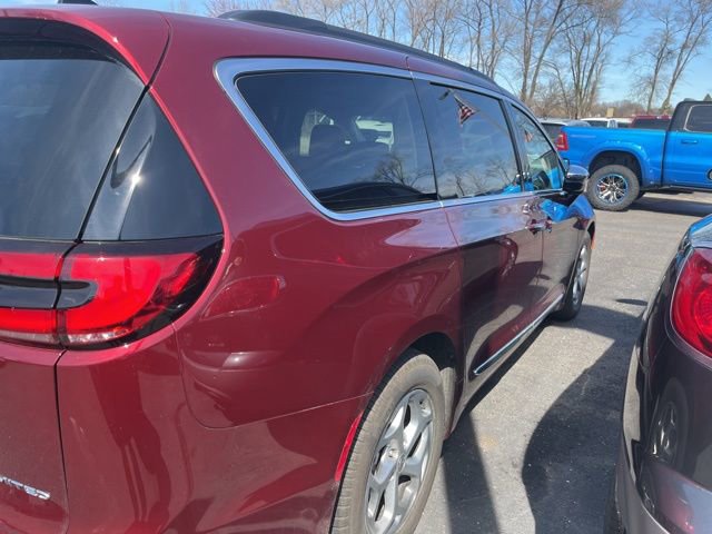 Used 2023 Chrysler Pacifica Limited image 6