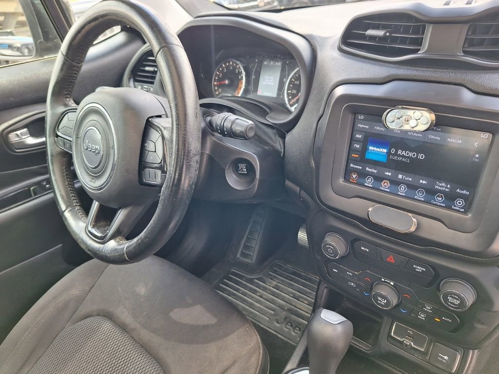 Used 2019 Jeep Renegade Altitude w/ Quick Order Package 2XM FWD image 32