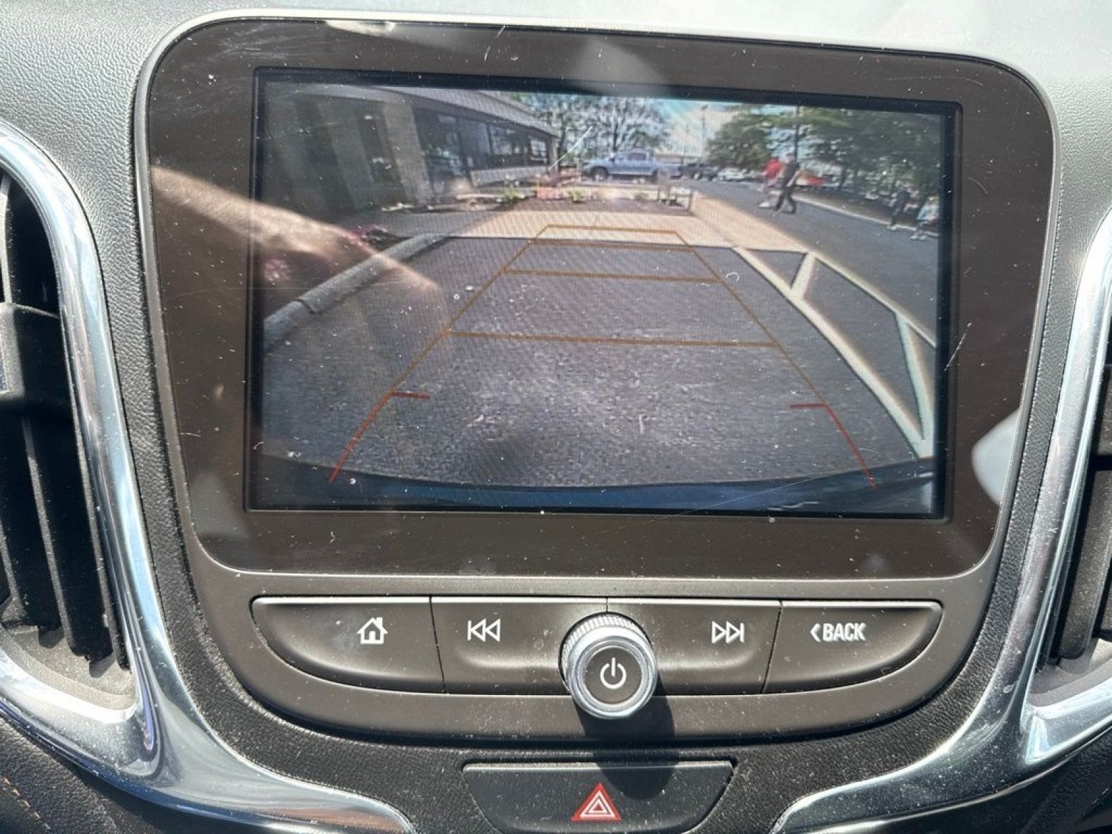 Used 2018 Chevrolet Equinox Premier FWD image 13
