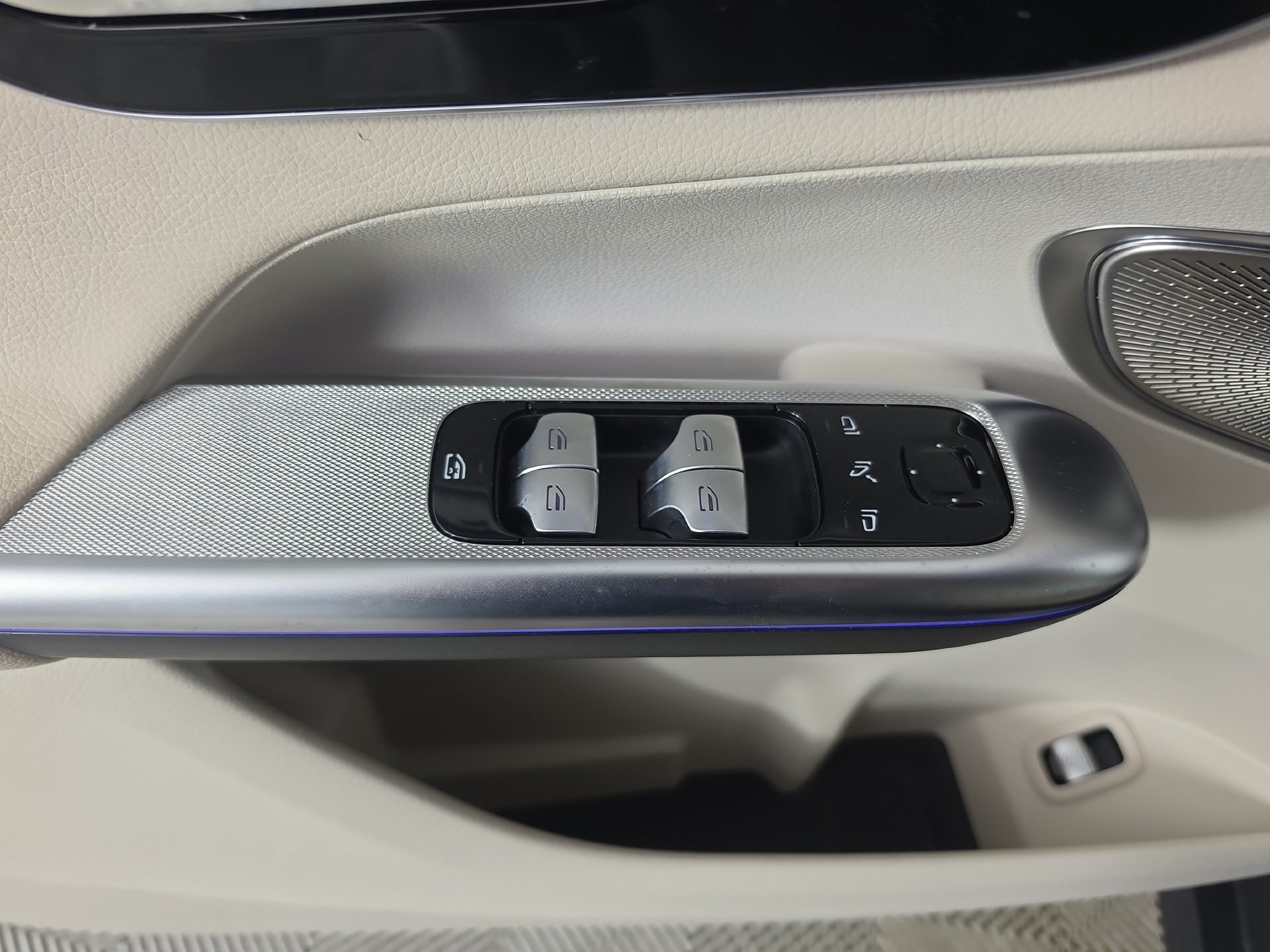 Used 2025 Mercedes-Benz GLC 300 image 18