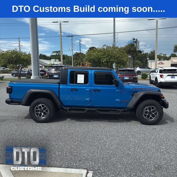 Used 2025 Jeep Gladiator Rubicon w/ Safety Group AWD/4WD image 13