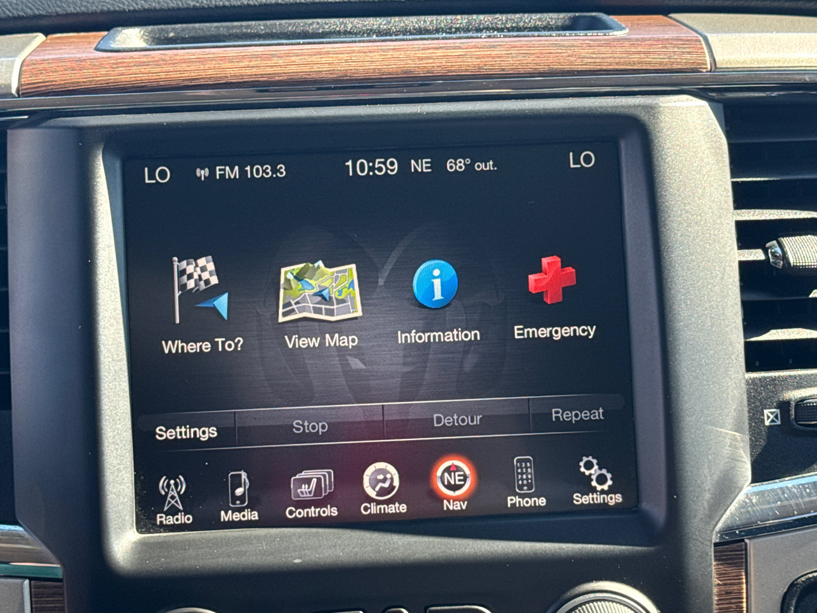Used 2014 RAM 1500 Laramie w/ Convenience Group AWD/4WD image 12
