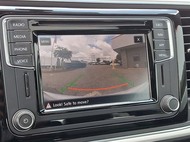 Used 2018 Volkswagen Beetle 2.0T SE FWD image 16