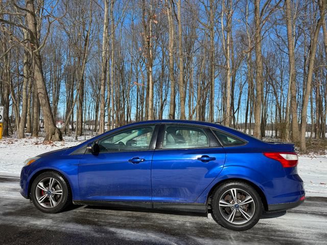 Used 2014 Ford Focus SE w/ Equipment Group 201A image 2