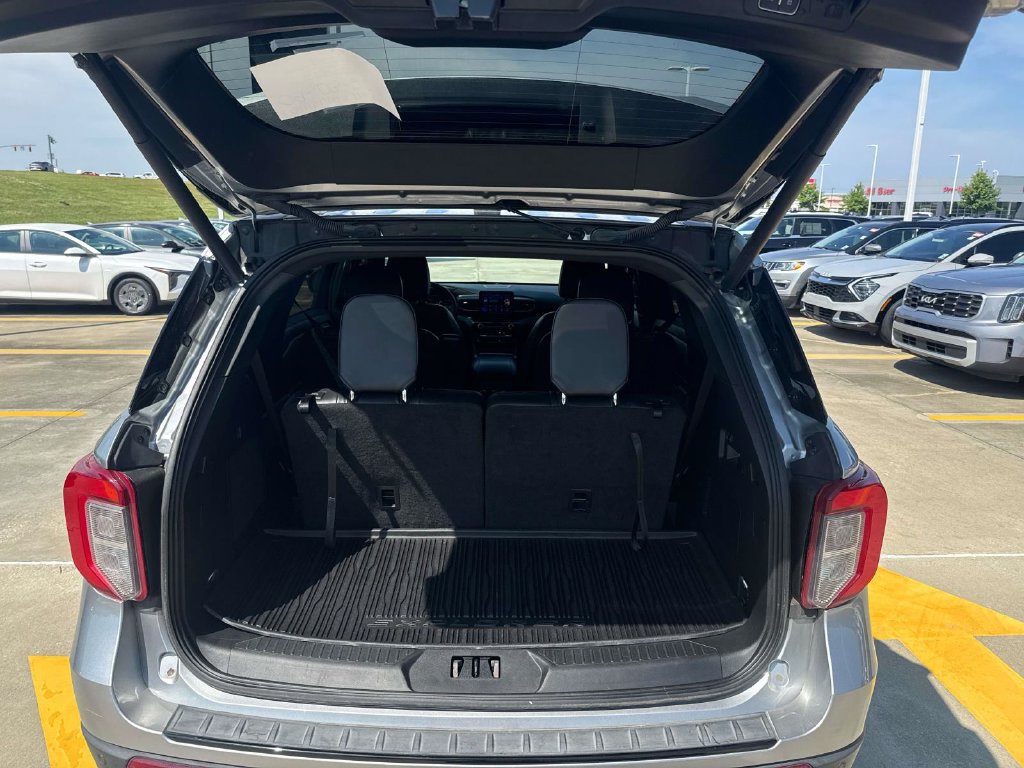 Used 2024 Ford Explorer ST-Line w/ Class IV Trailer Tow Package RWD image 13