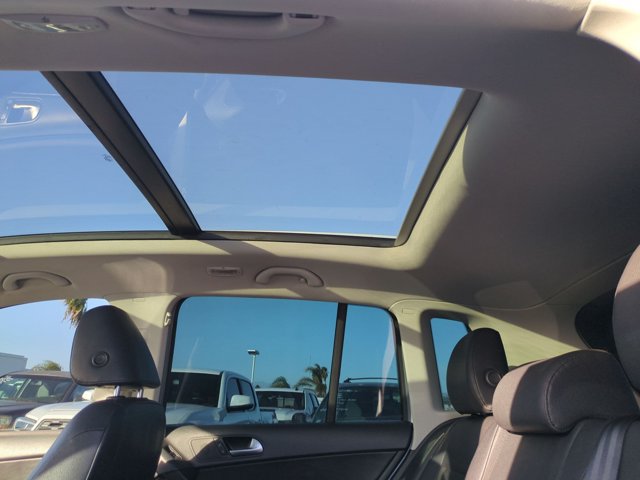 Used 2017 Volkswagen Tiguan Wolfsburg Edition FWD image 19
