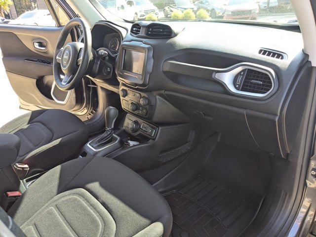Used 2018 Jeep Renegade Latitude image 14