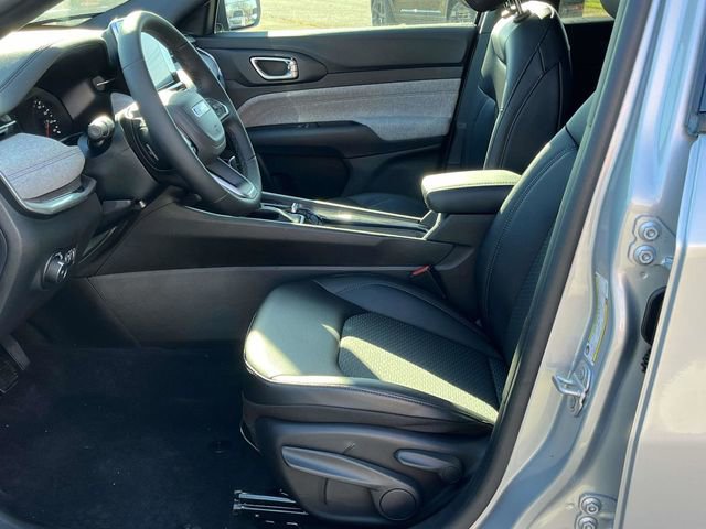 New 2026 Jeep Compass Latitude image 10