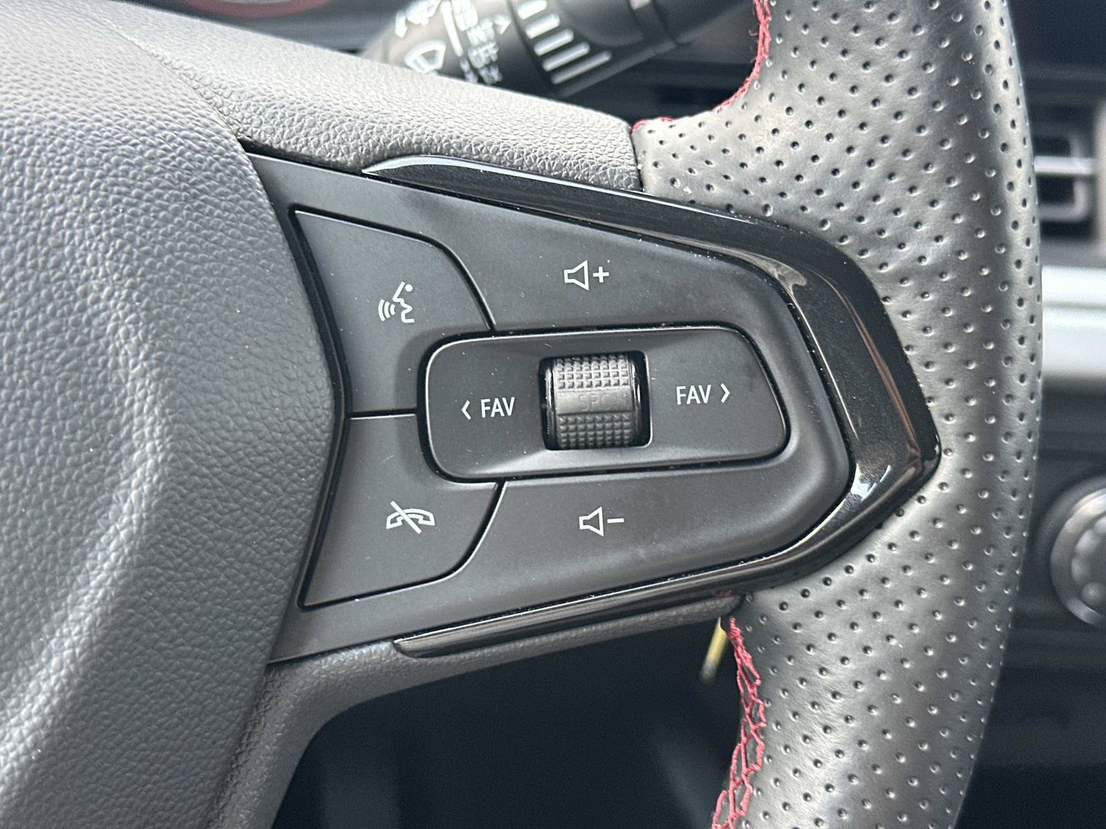 Certified 2024 Chevrolet Trax RS w/ Driver Confidence Package FWD image 22