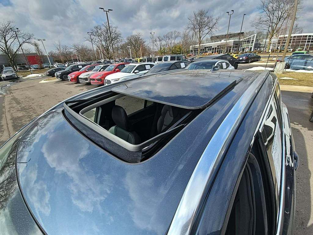 Used 2025 Volvo XC90 B6 Plus image 12