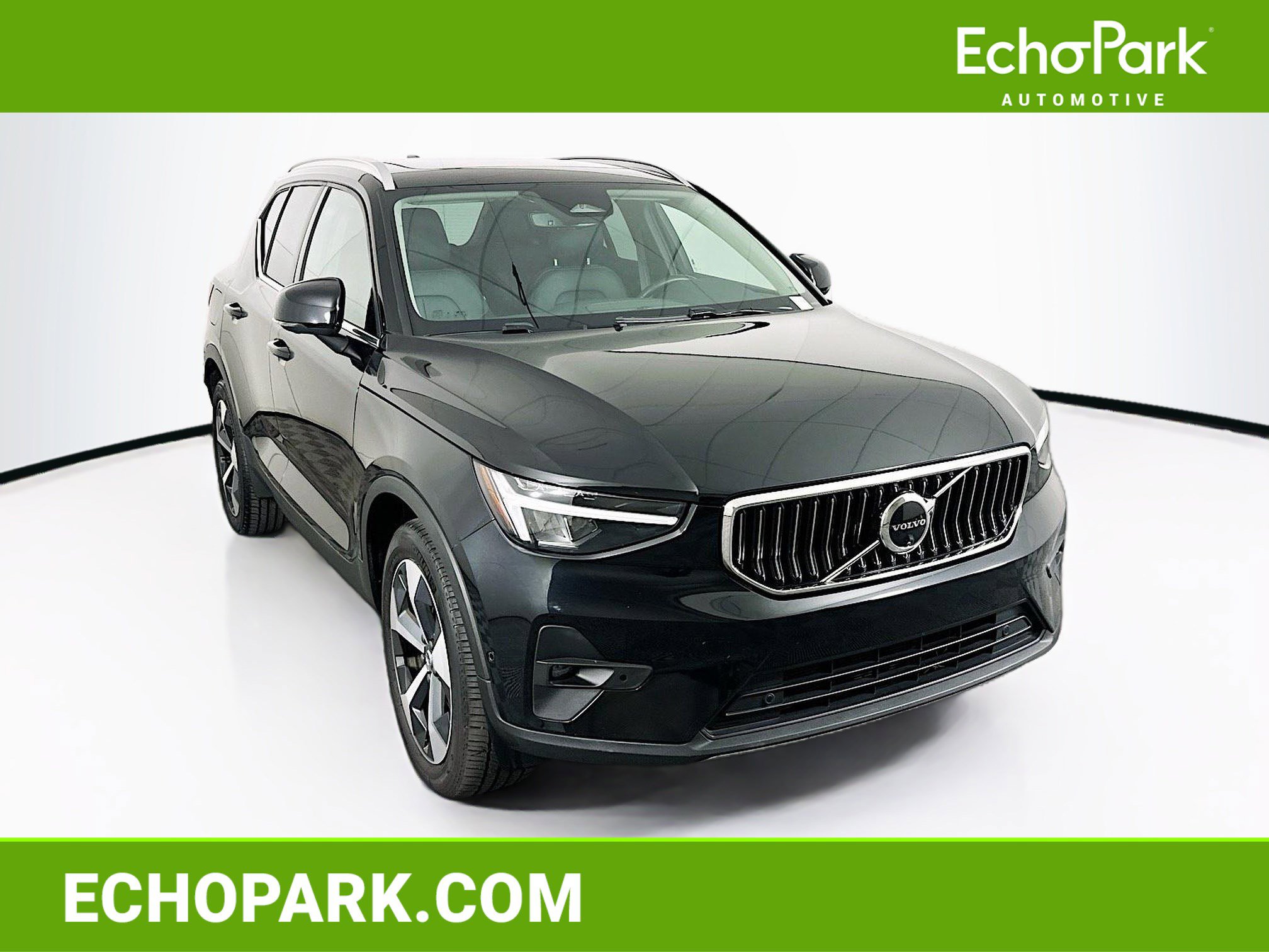 Used 2025 Volvo XC40 B5 Plus AWD/4WD image 1