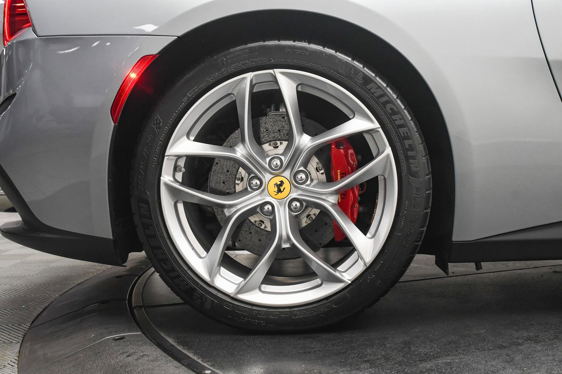 Used 2018 Ferrari GTC4Lusso T image 37