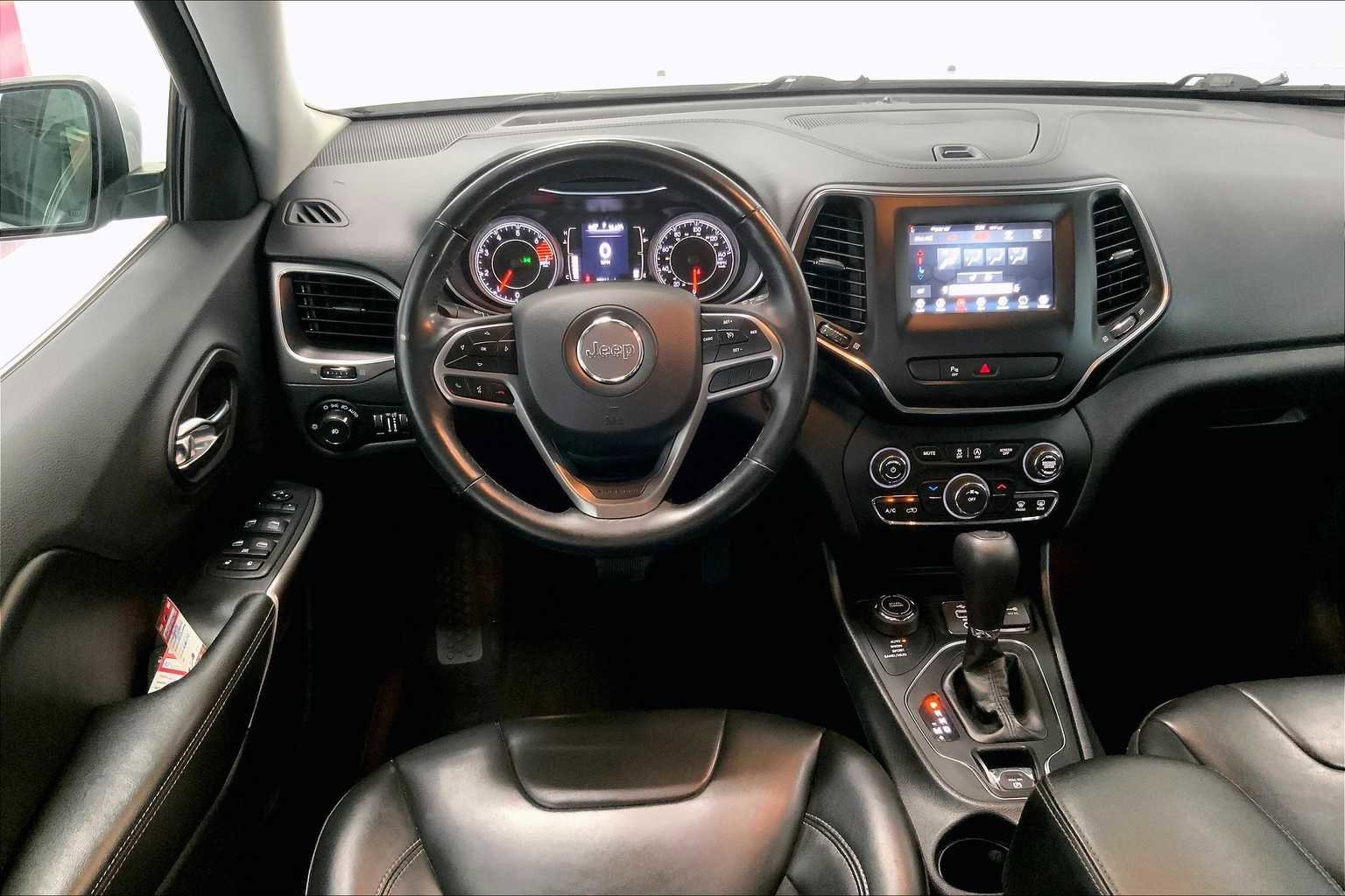 Used 2019 Jeep Cherokee Latitude Plus w/ Cold Weather Group image 13