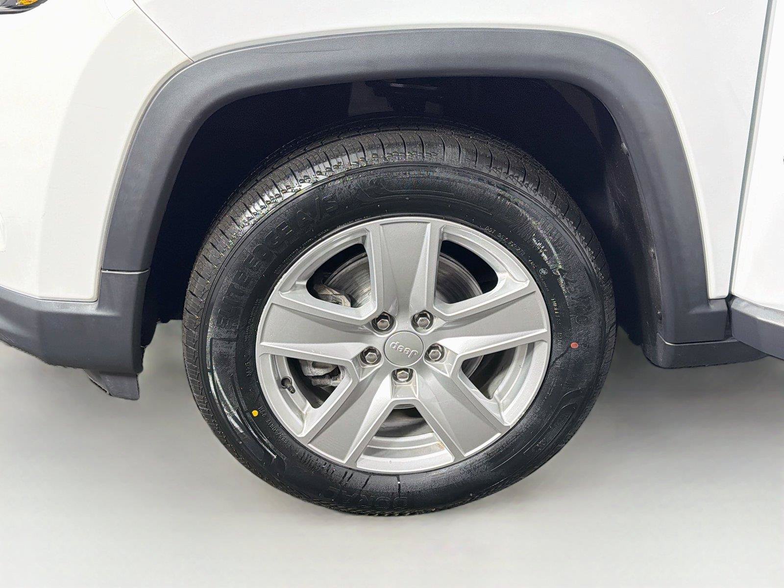 Used 2022 Jeep Compass Latitude AWD/4WD image 32