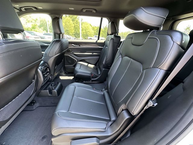 New 2026 Jeep Grand Cherokee L Limited w/ Luxury Tech Group II AWD/4WD image 24
