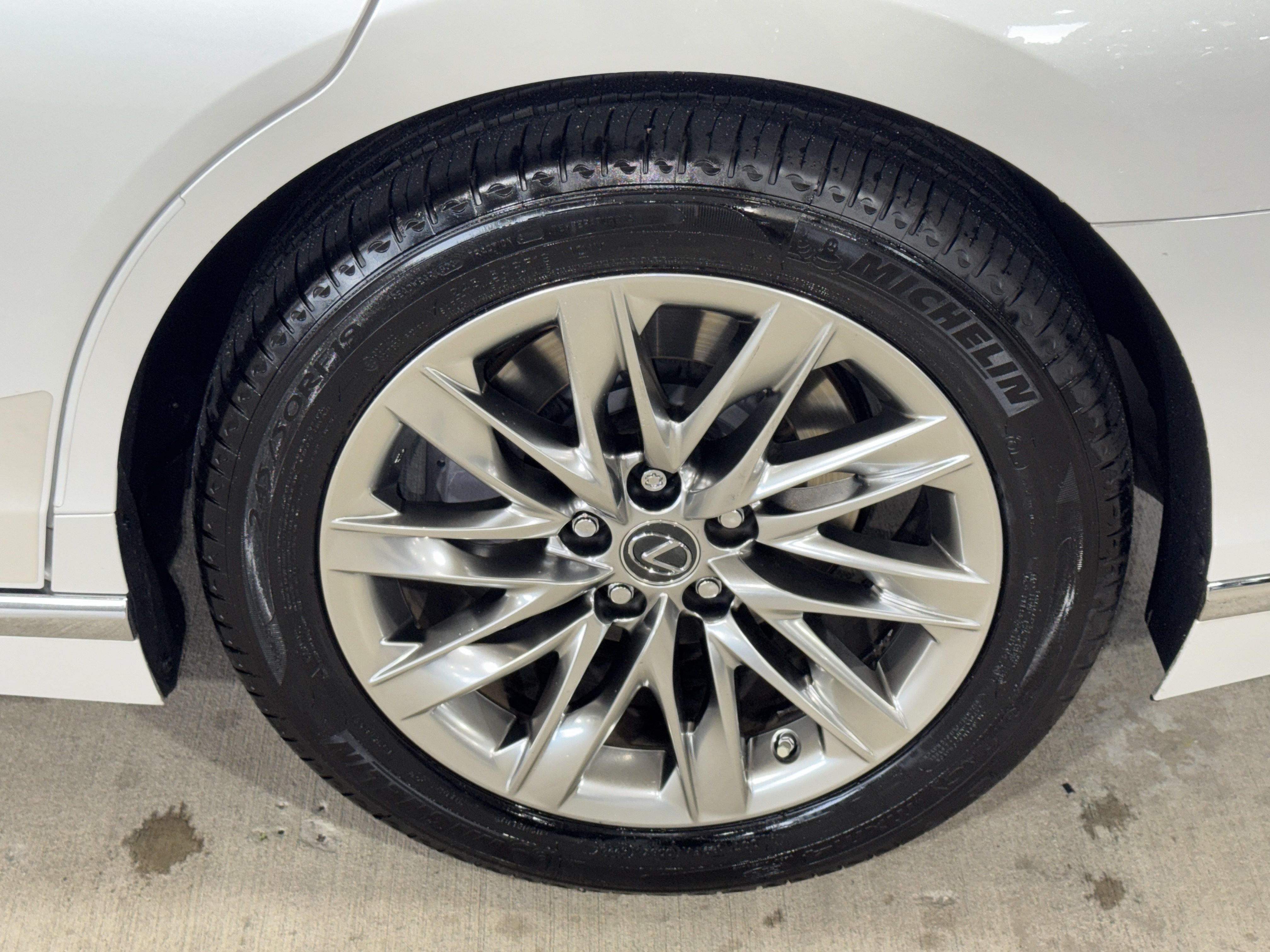 Used 2019 Lexus LS 500 w/ Accessory Package (Z2) RWD image 36