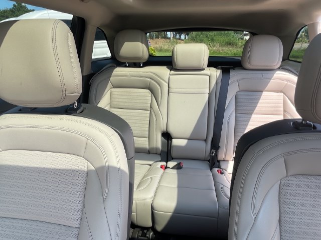 Used 2025 Lincoln Nautilus Reserve AWD/4WD image 12