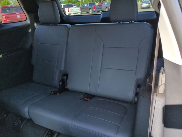 Used 2021 Chevrolet Traverse LT image 28