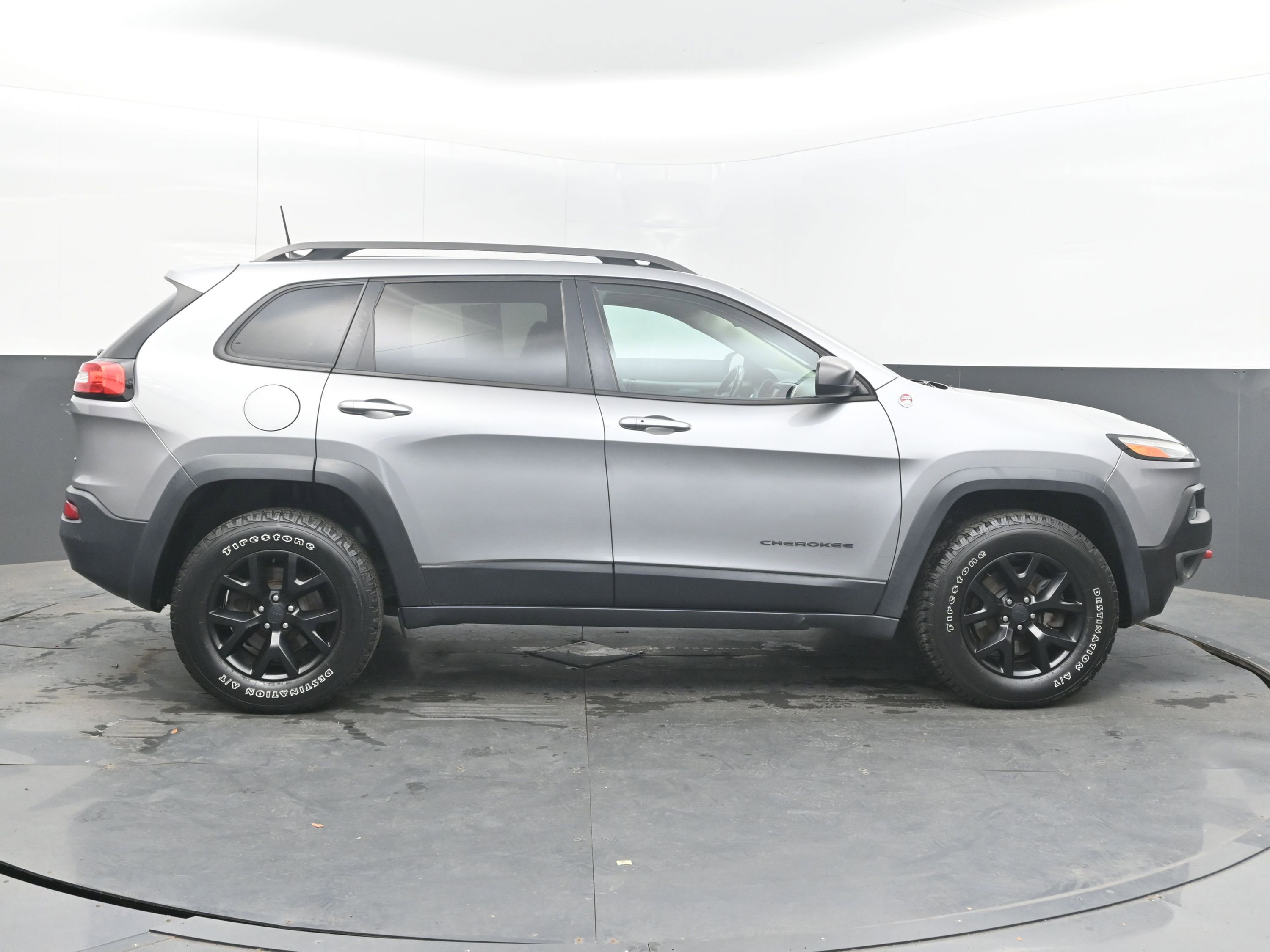 Used 2016 Jeep Cherokee Trailhawk w/ Comfort/Convenience Group AWD/4WD image 8