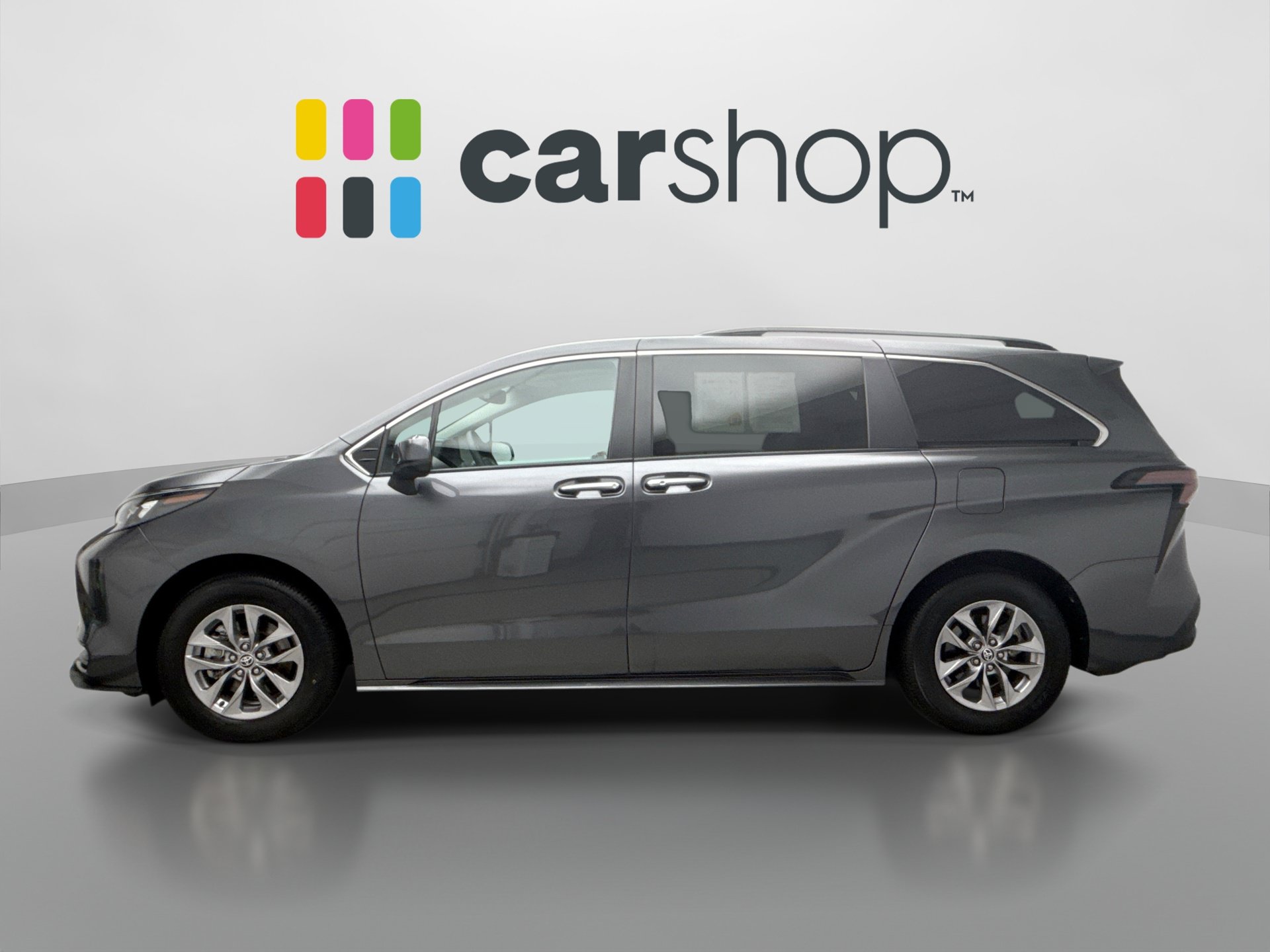 Used 2025 Toyota Sienna XLE AWD/4WD image 2