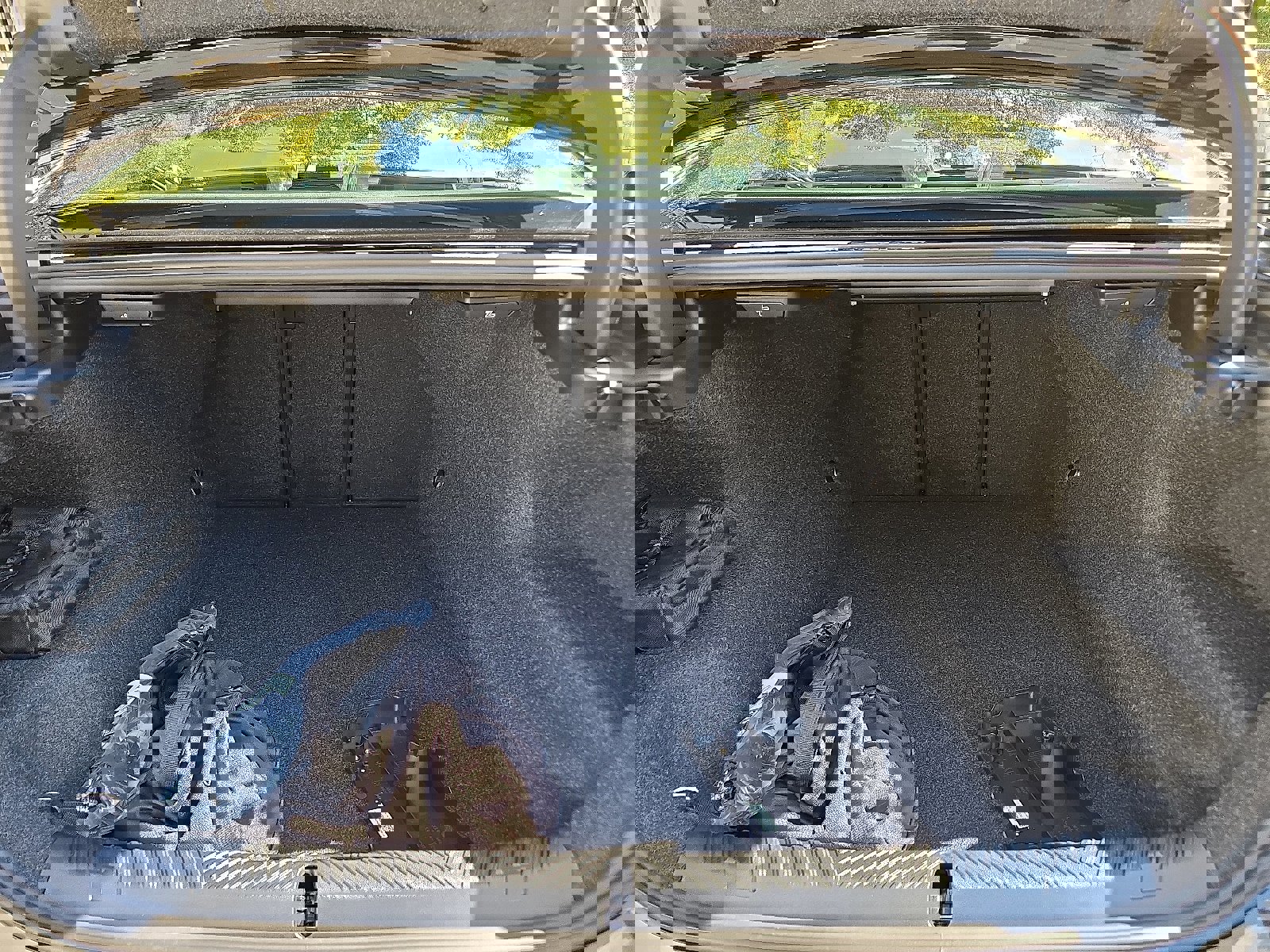 Used 2025 BMW M5 w/ Executive Package image 29