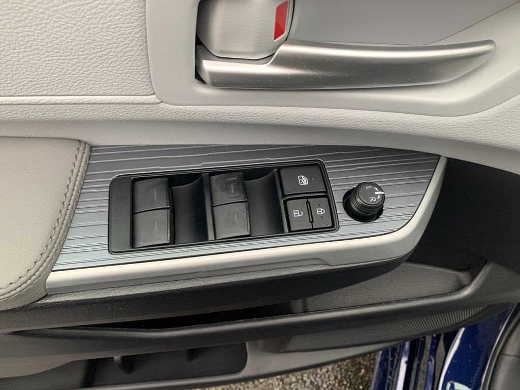 New 2026 Toyota Sienna XLE image 12