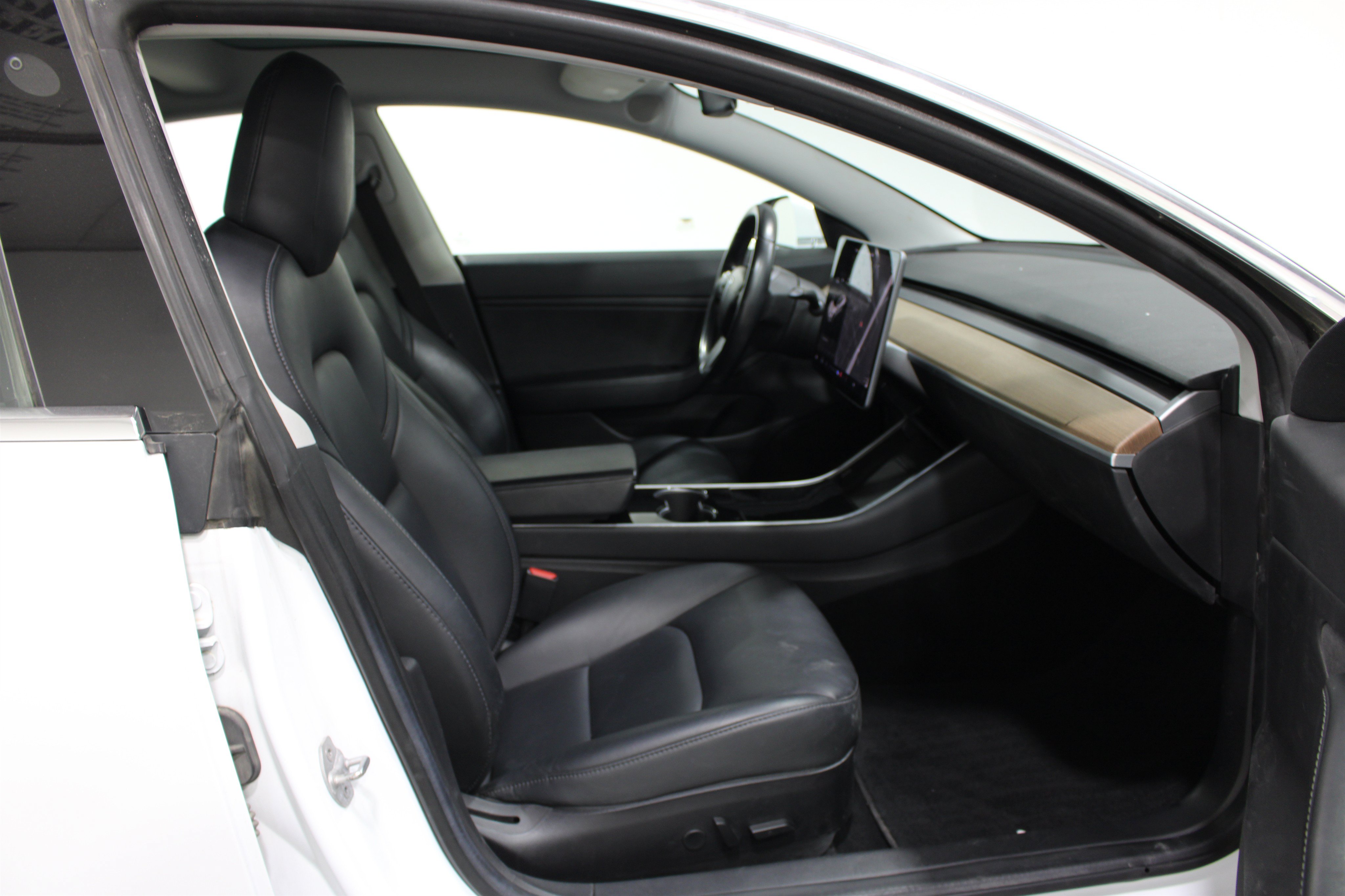 Used 2018 Tesla Model 3 AWD/4WD image 16