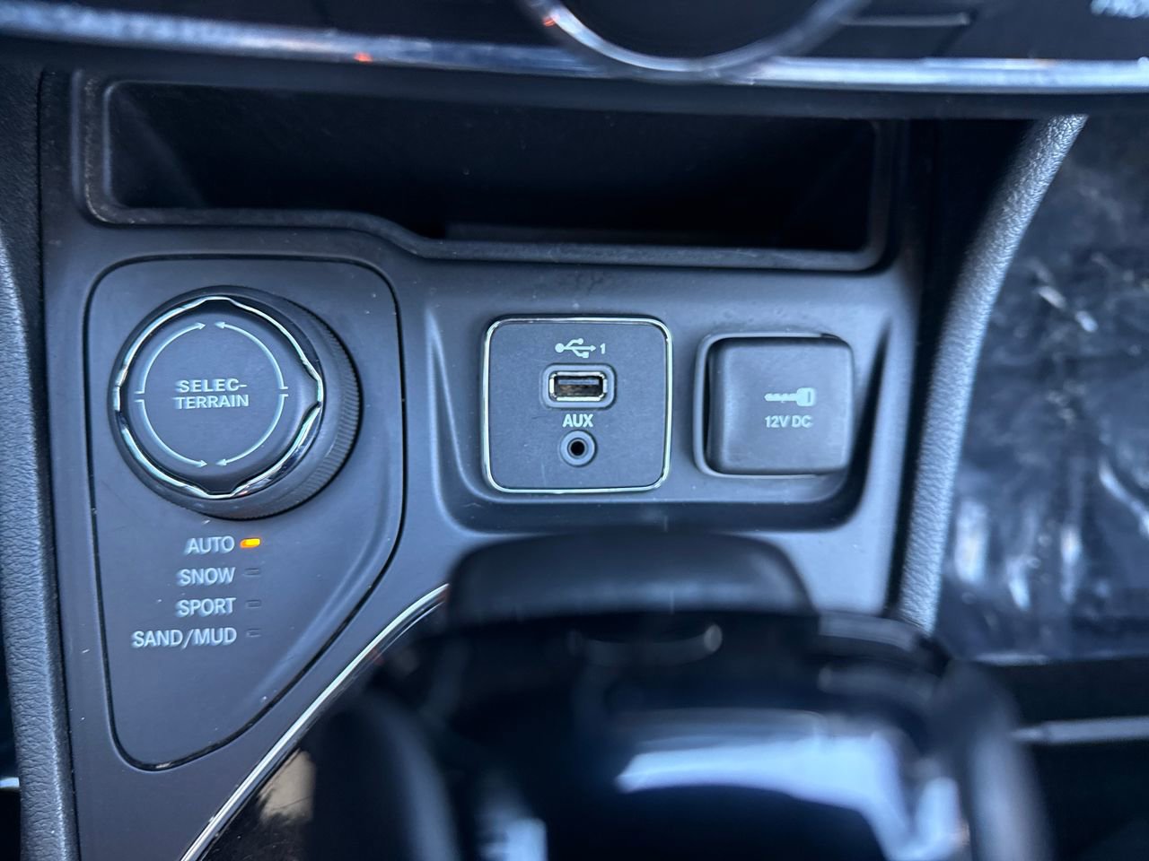 Used 2019 Jeep Cherokee Latitude Plus image 22