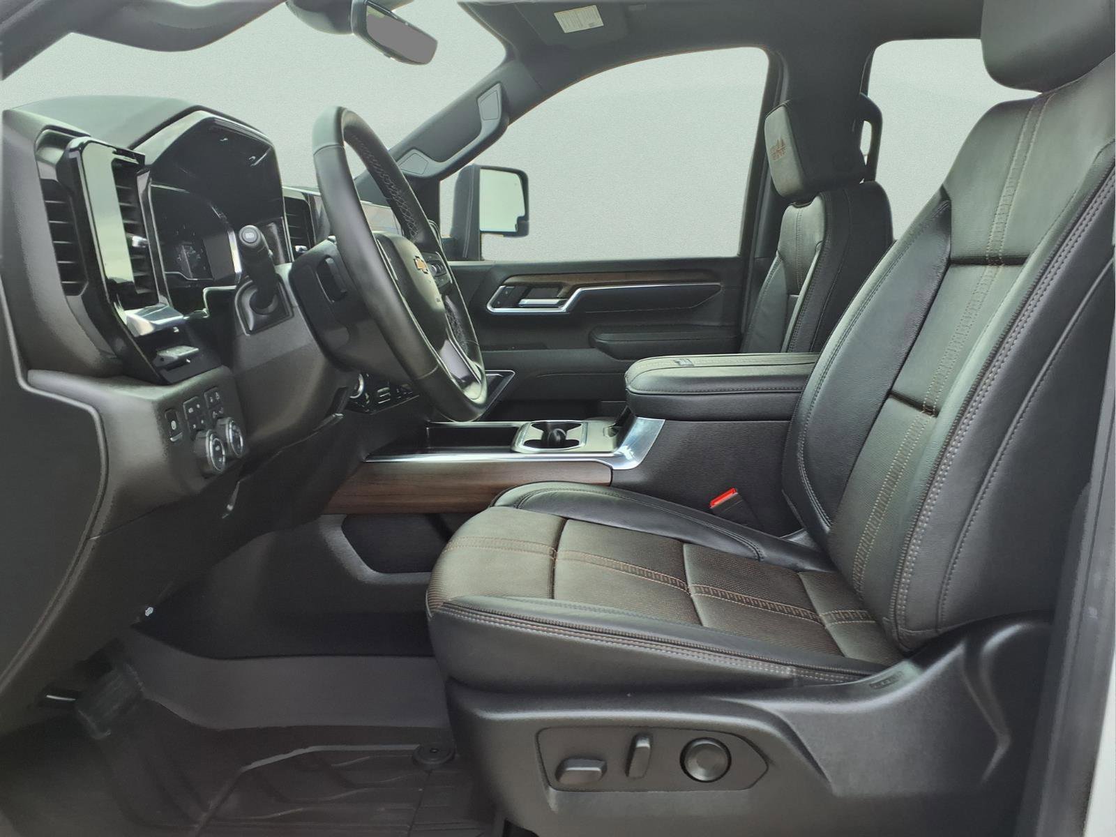 Used 2025 Chevrolet Silverado 2500 High Country w/ High Country Premium Package image 12