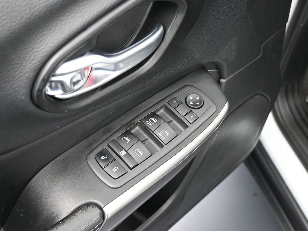 Used 2022 Jeep Cherokee Latitude Lux image 17