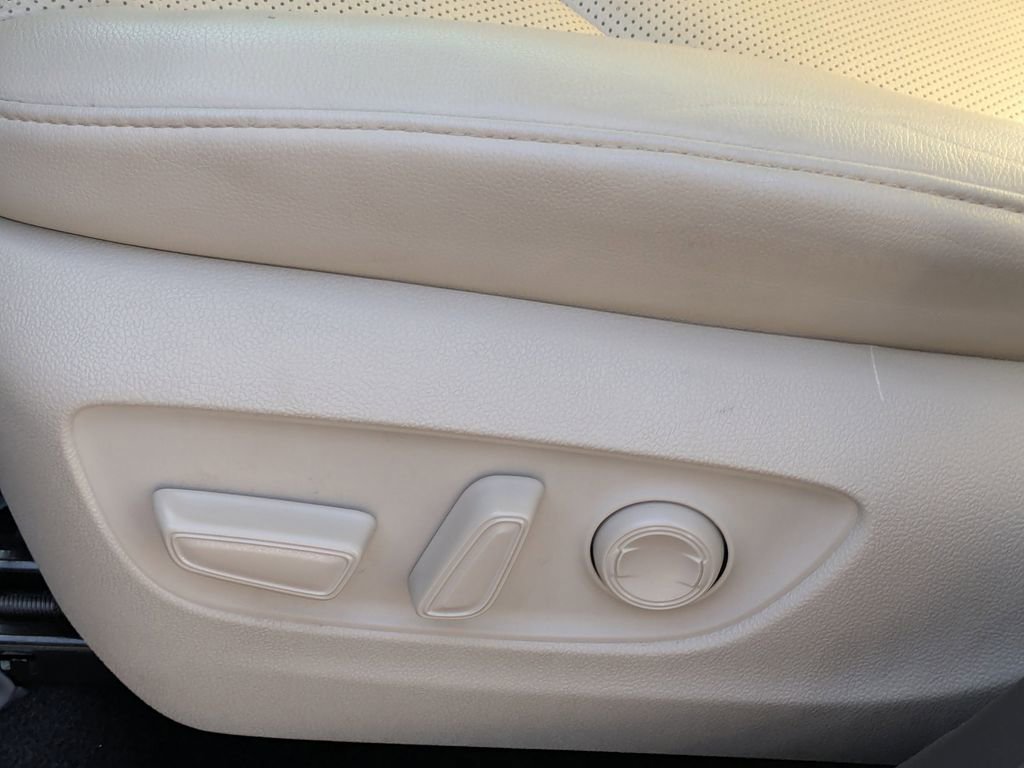 Used 2021 Toyota Highlander Limited image 7