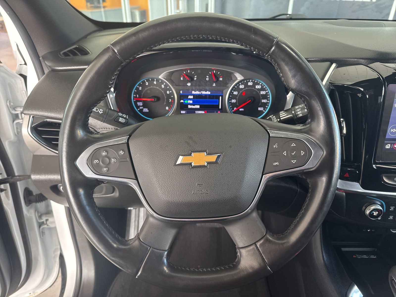 Used 2022 Chevrolet Traverse LT image 25