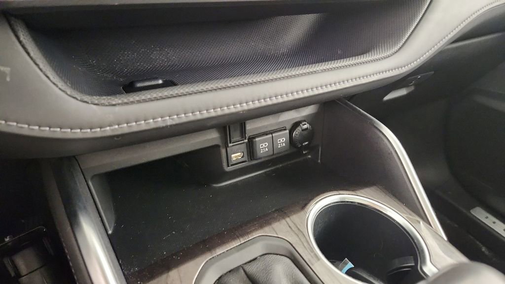 Used 2021 Toyota Highlander Limited image 19