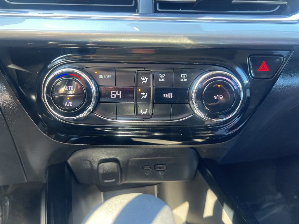 Used 2025 Chevrolet Trax LT FWD image 47