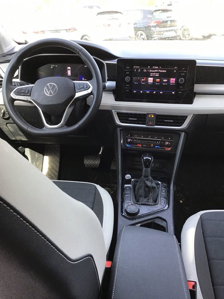 Used 2025 Volkswagen Taos SE AWD/4WD image 7