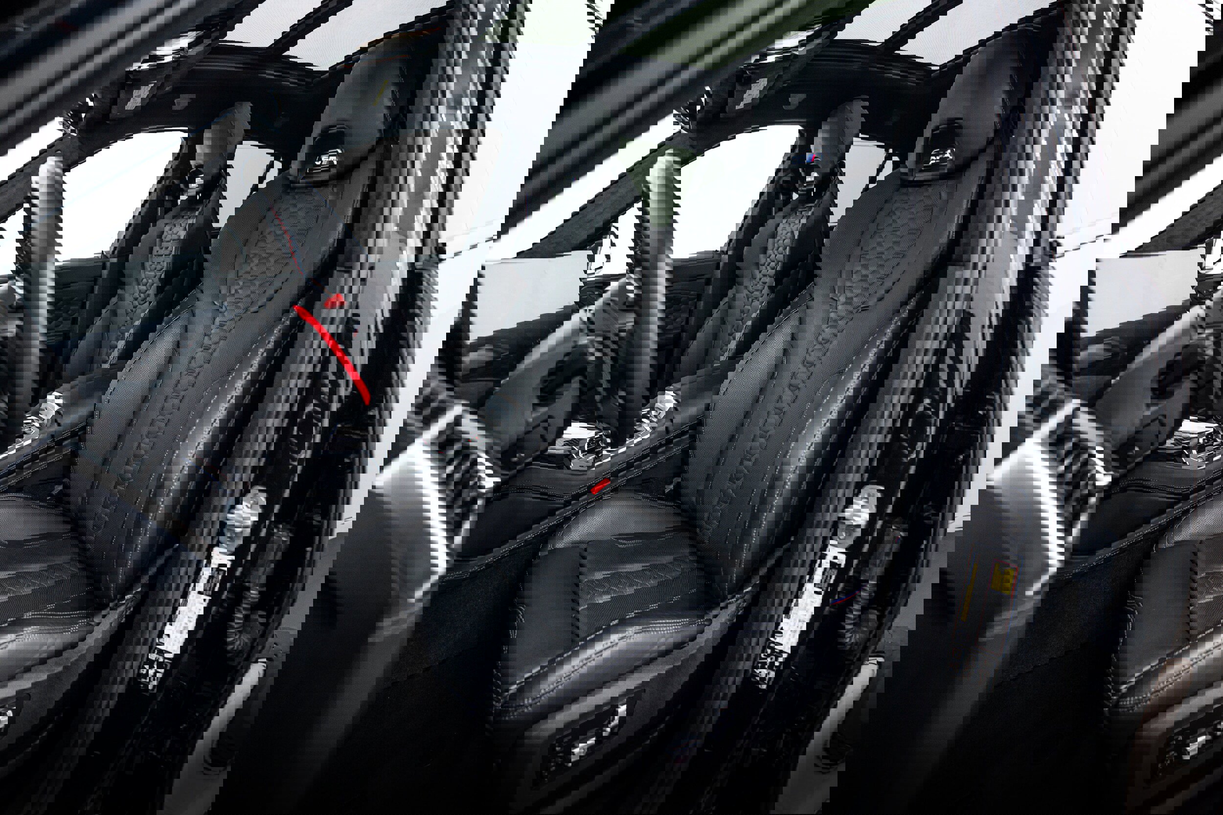 Used 2025 BMW X6 M Competition w/ Executive Package image 17