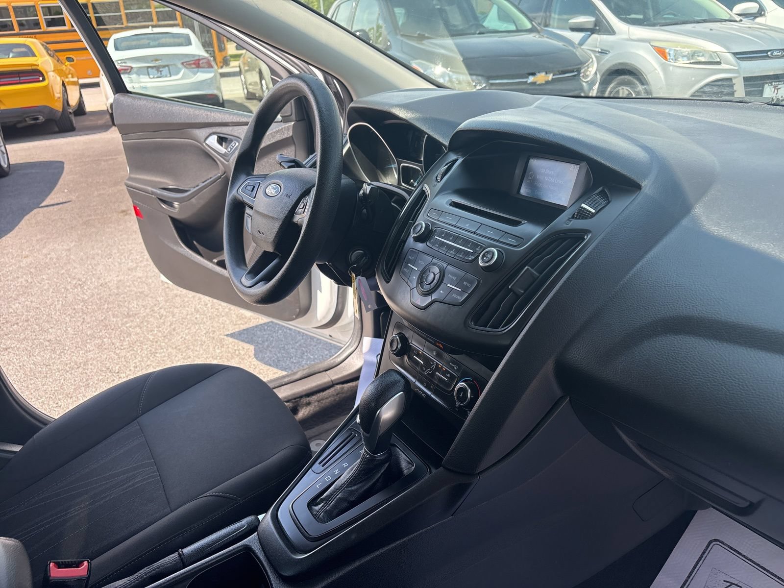 Used 2017 Ford Focus SE FWD image 18
