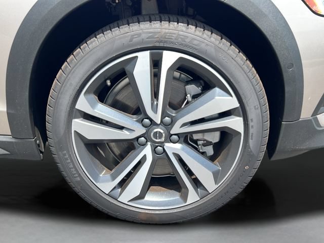 New 2026 Volvo V60 B5 Cross Country Plus w/ Protection Package Premier AWD/4WD image 25