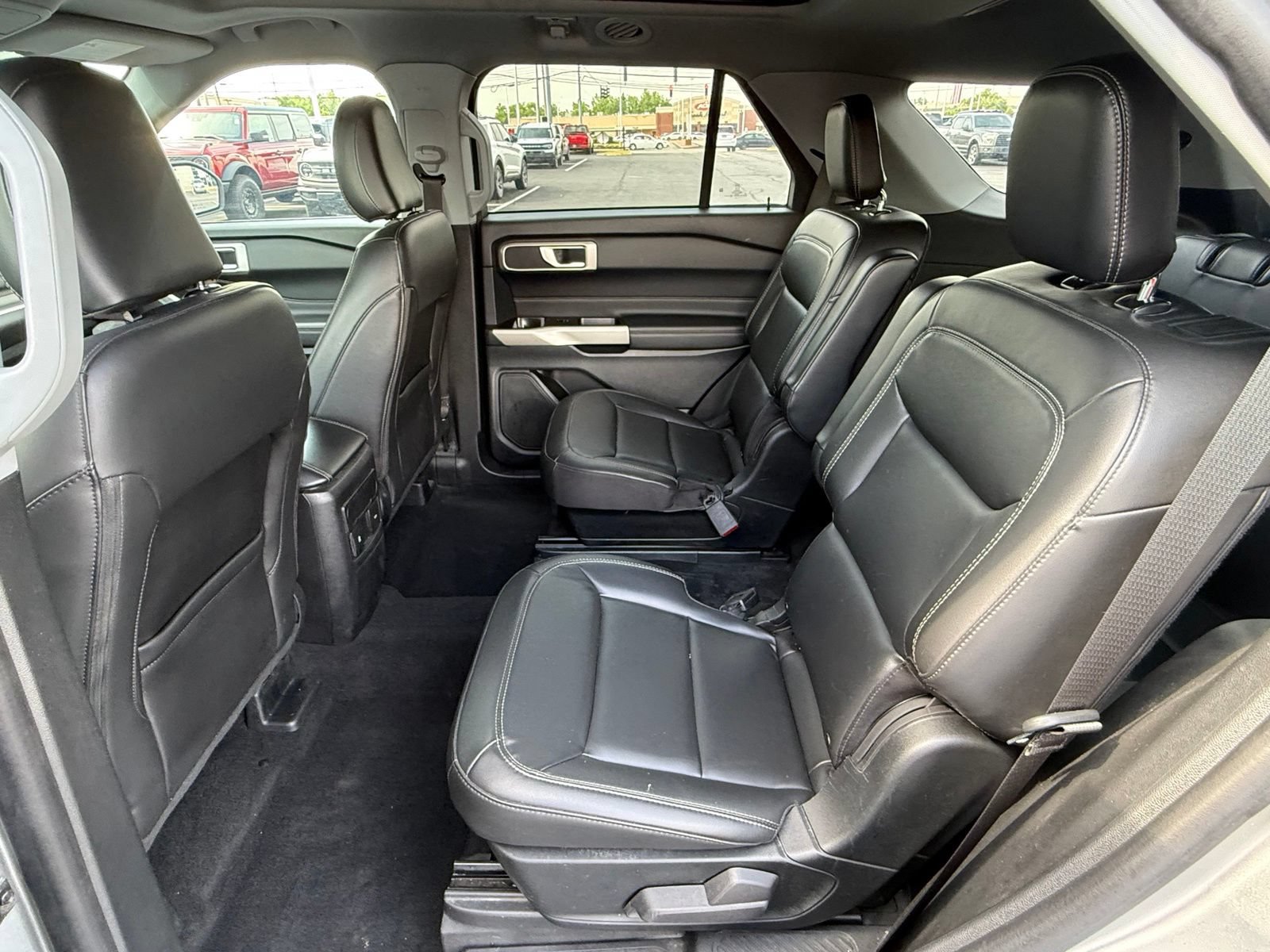 Used 2024 Ford Explorer XLT w/ Equipment Group 202A AWD/4WD image 14