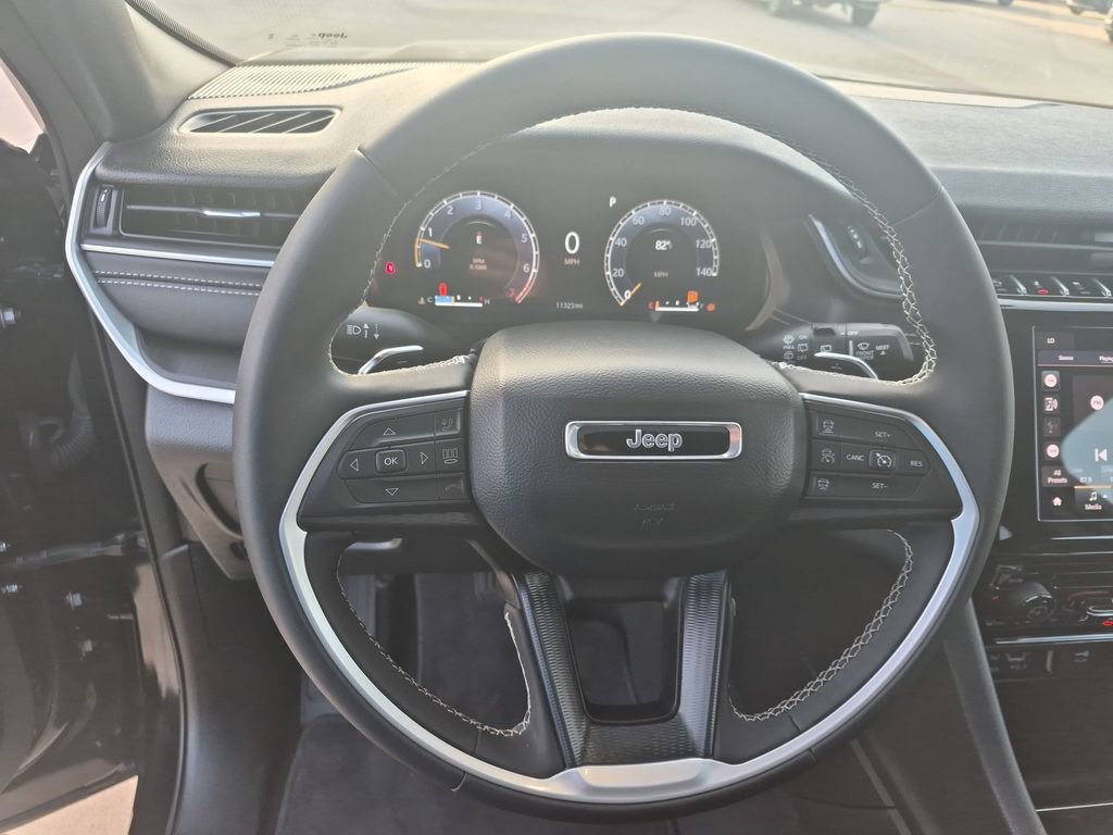 Used 2025 Jeep Grand Cherokee Laredo X RWD image 14