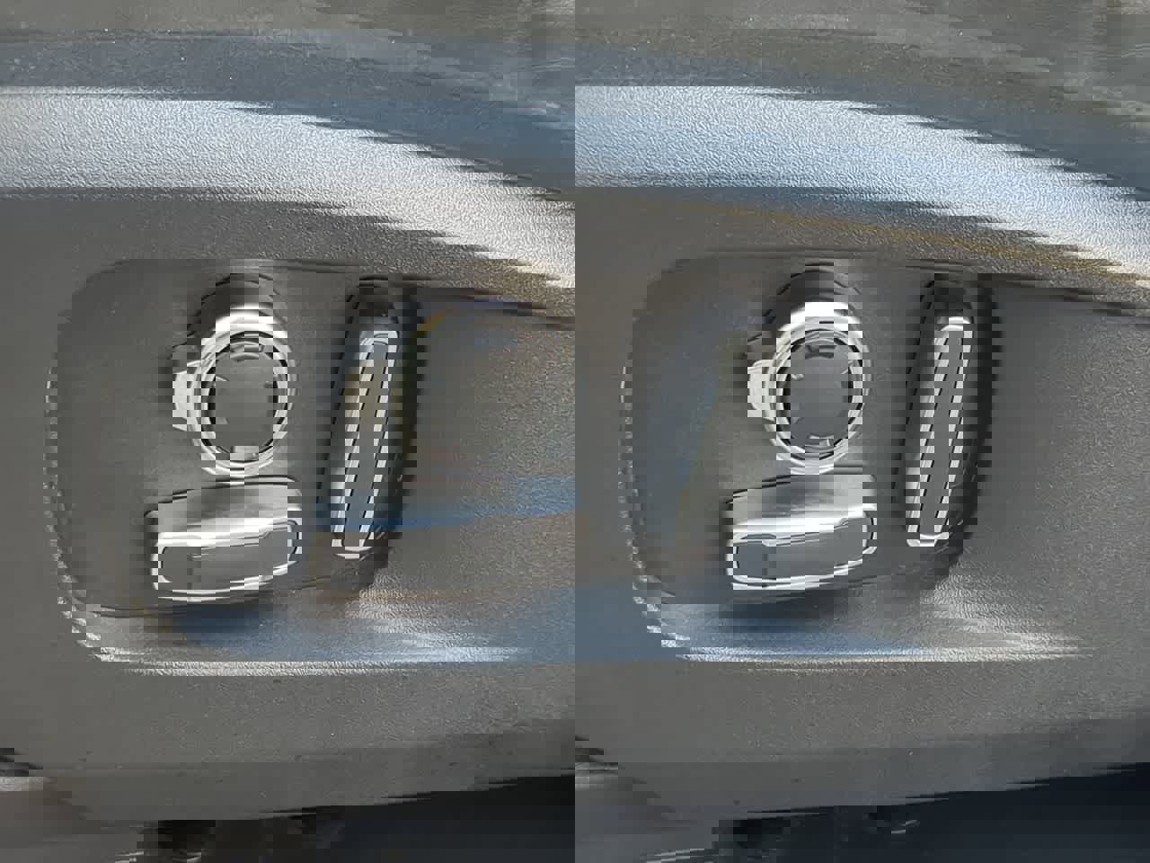 Used 2024 Land Rover Defender 130 X-Dynamic SE image 17