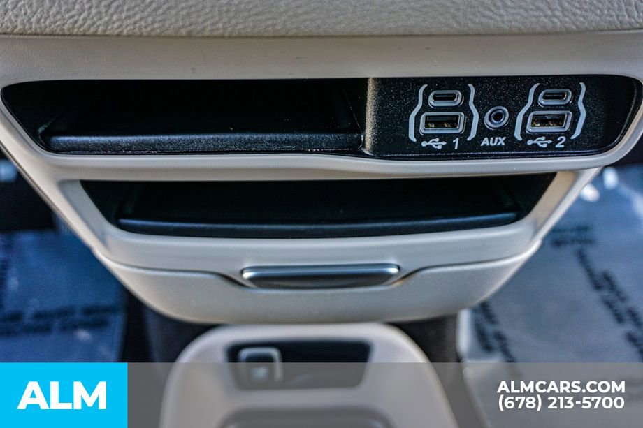Used 2023 Chrysler Pacifica Touring-L image 49